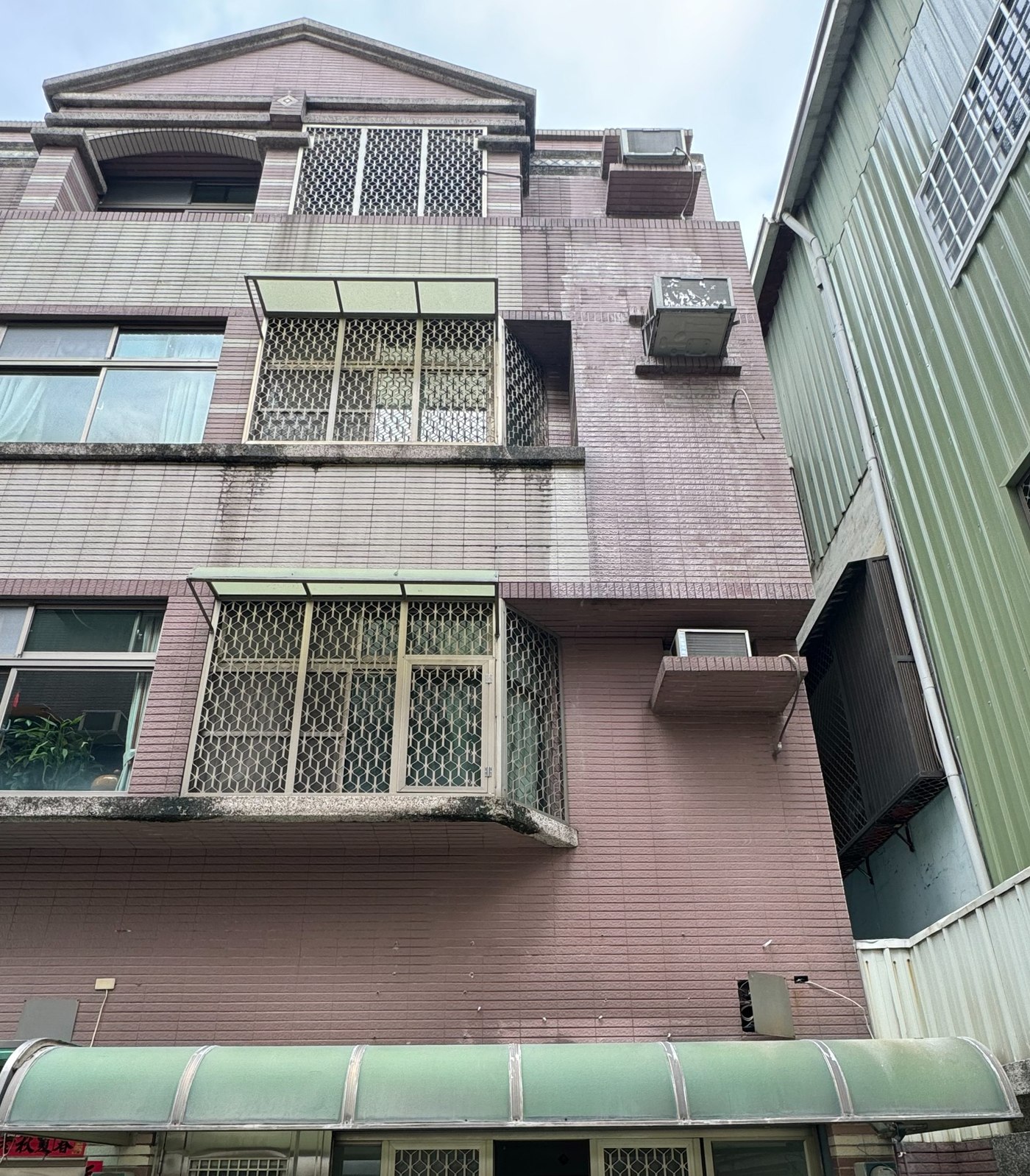 外觀改造前，全棟立面現況