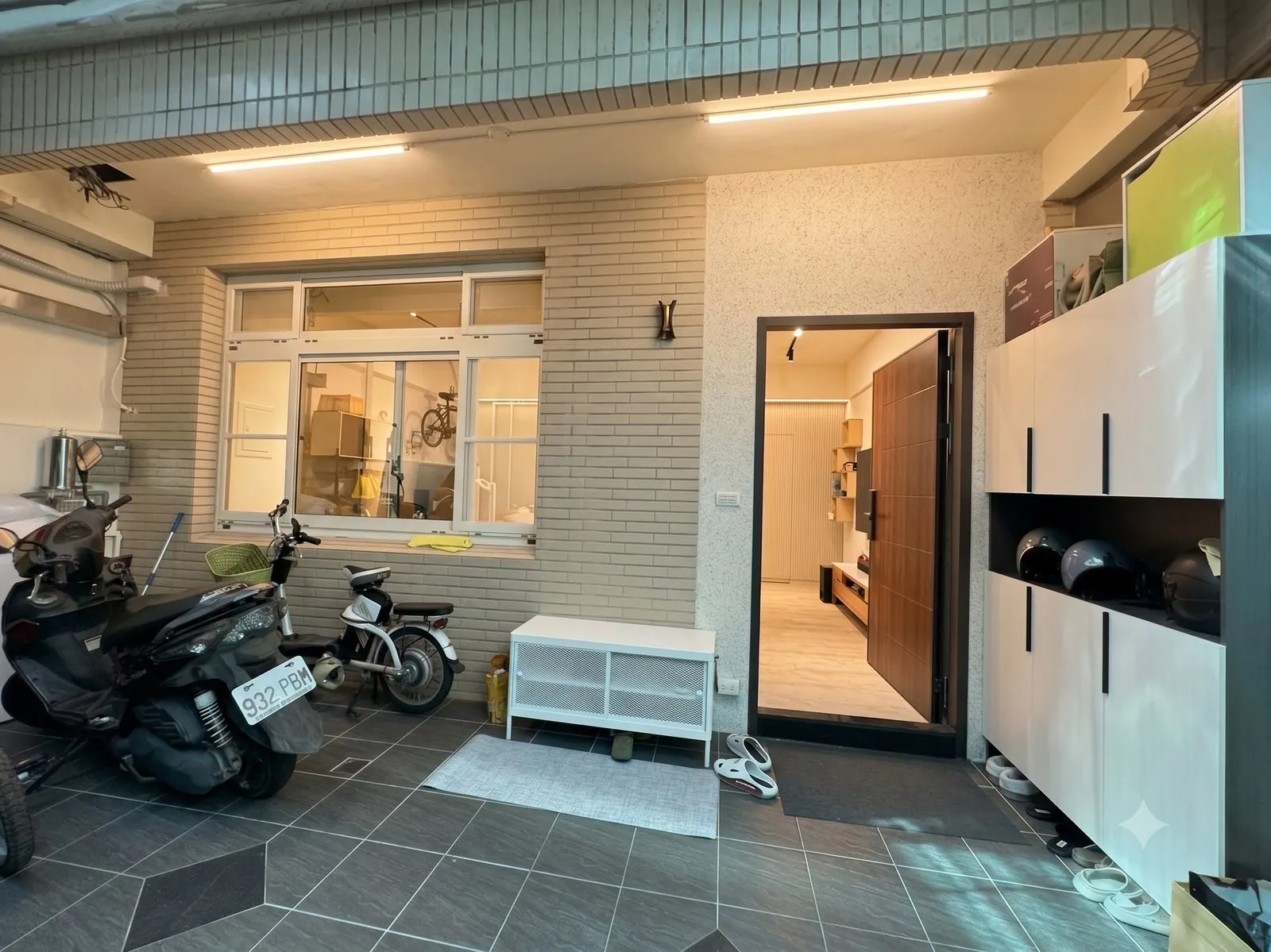 改造後：動線偏移，玄關車庫合一
