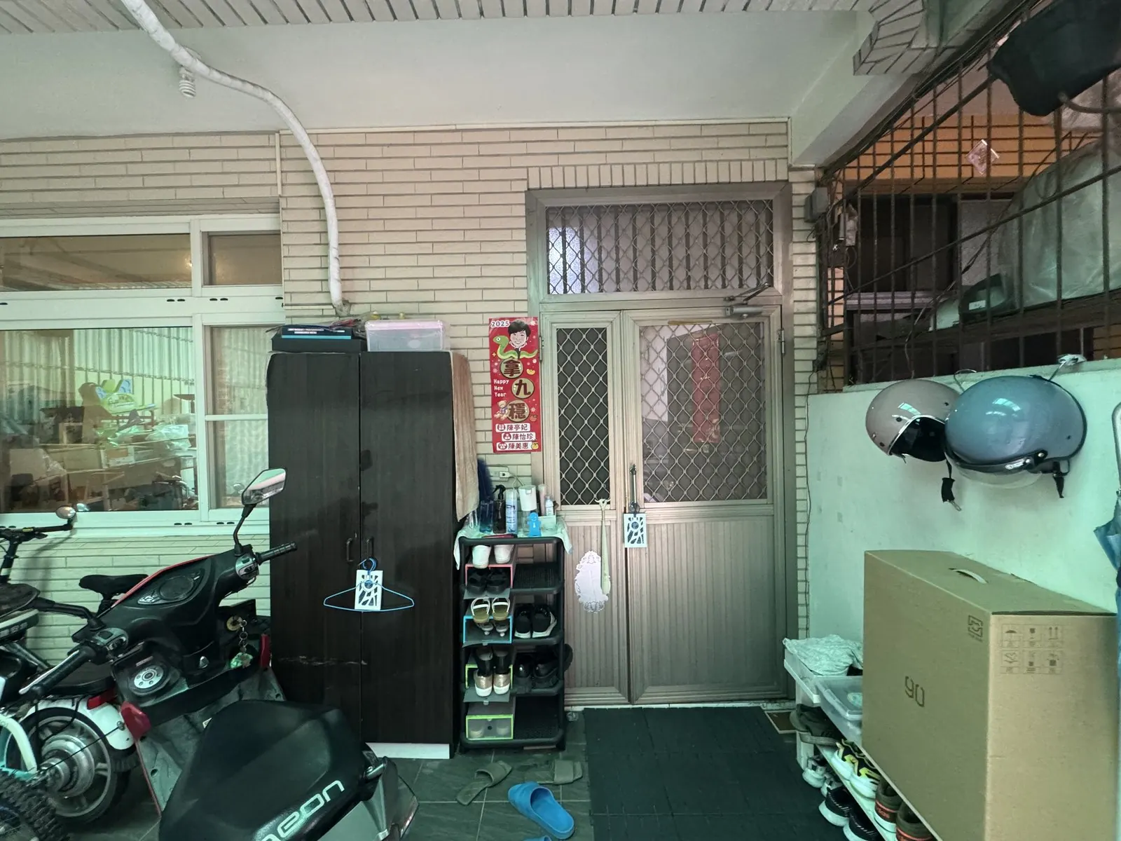 改造前：車庫利用率低，鞋物無處安放