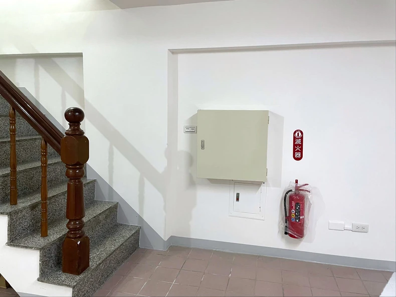 新增弱電箱管理全棟網路，維修管理免上樓。