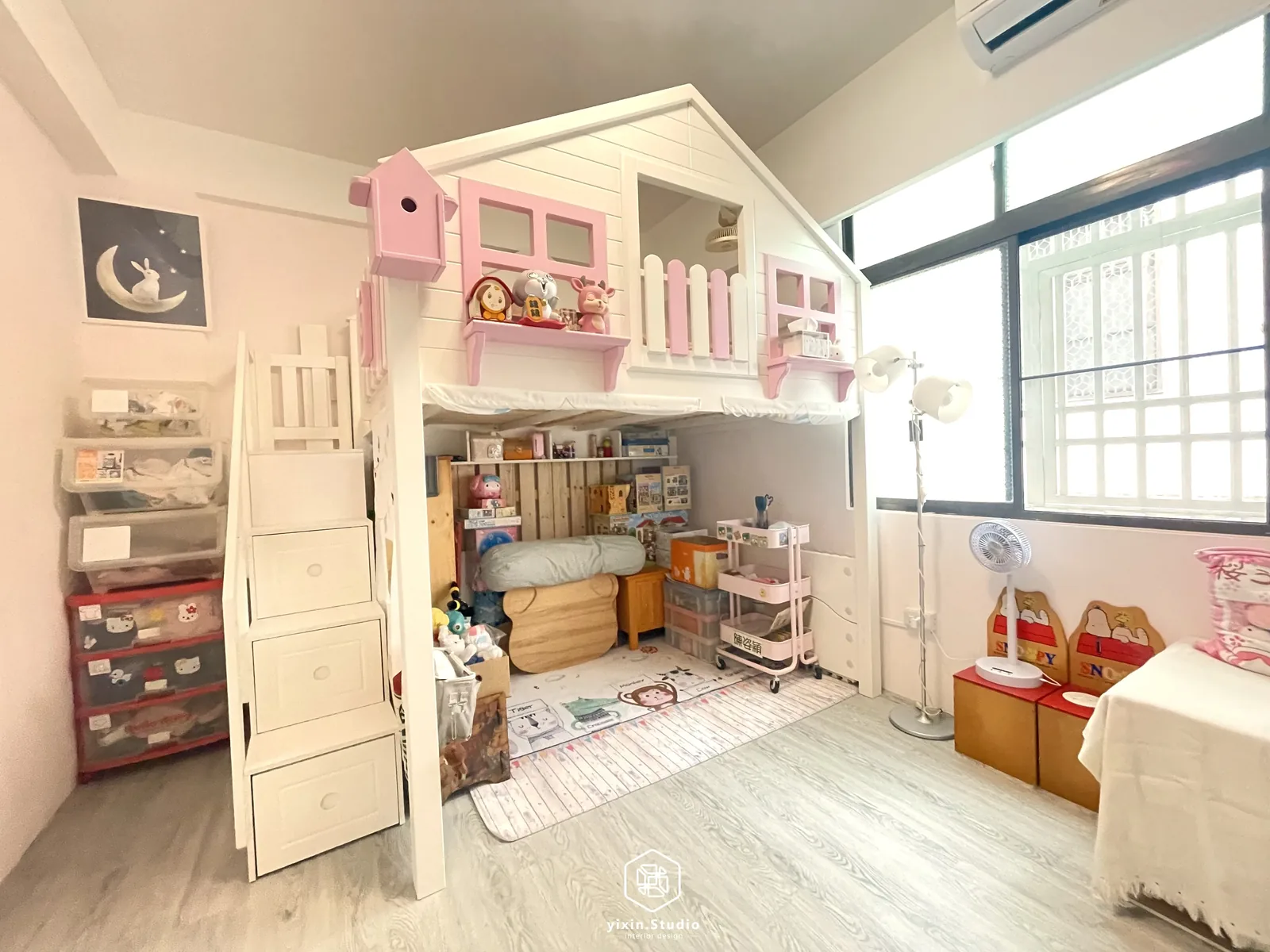 女孩房改造後：挑高閣樓床架全景，化身小公主專屬夢幻天地