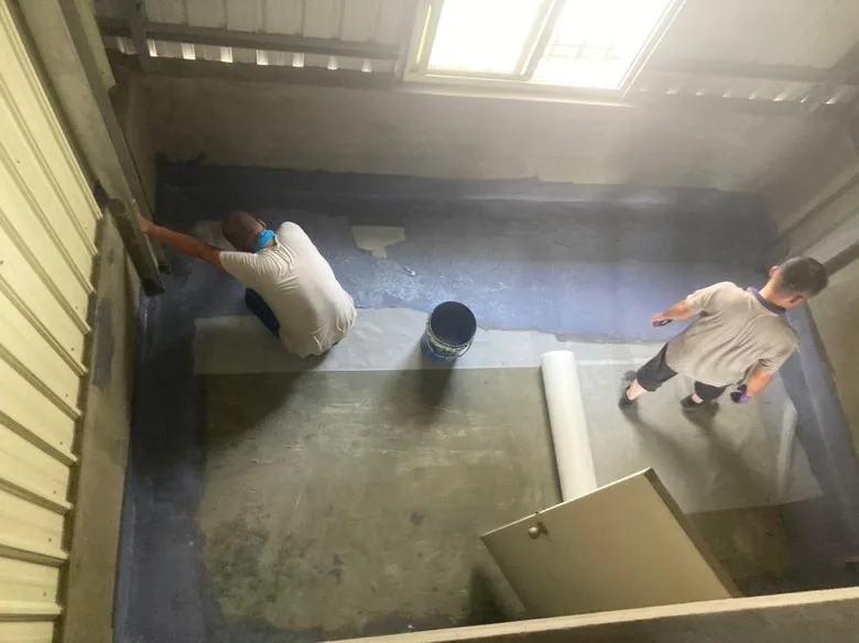 後陽台防水施工中